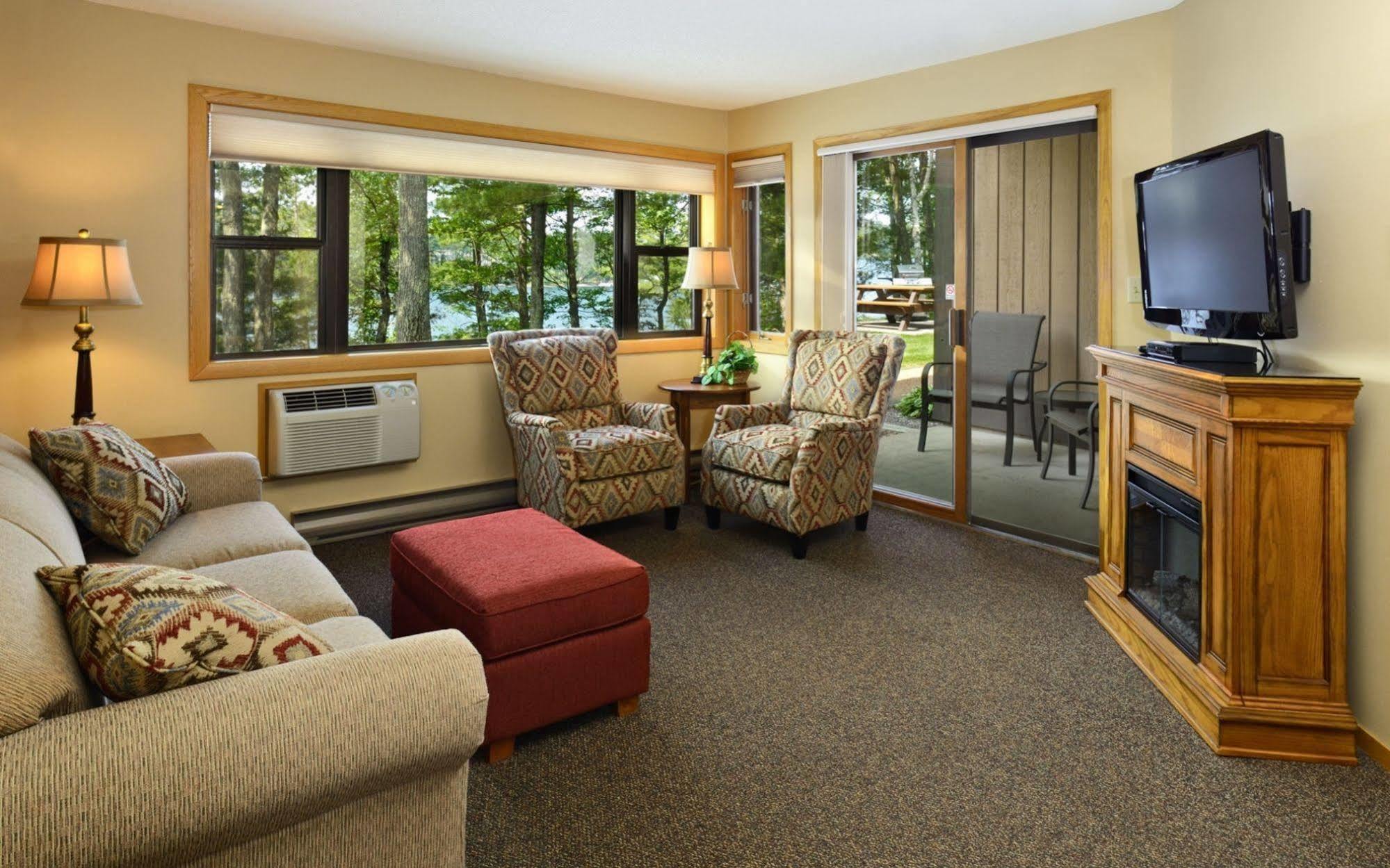 The Pointe Hotel And Suites Minocqua Exteriör bild