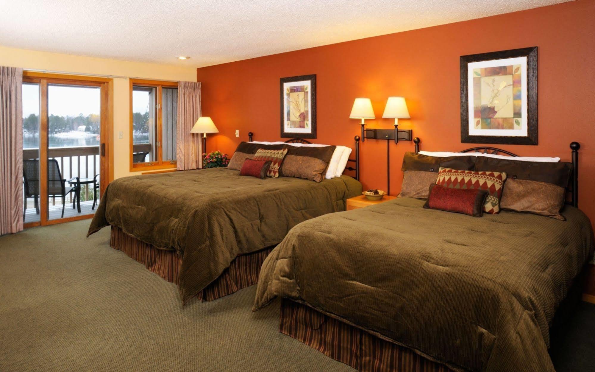 The Pointe Hotel And Suites Minocqua Exteriör bild