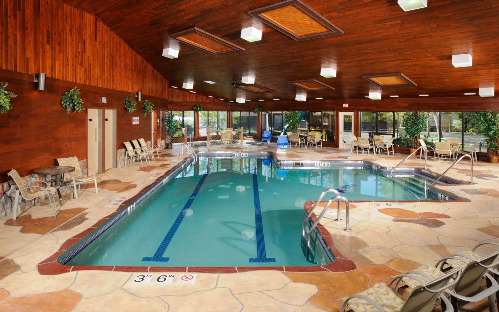 The Pointe Hotel And Suites Minocqua Exteriör bild